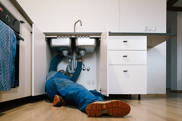 Professional Leak Detection technician working in Leesburg, FL